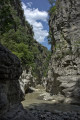 Vorschaubild dscRX009743_Lengarica-Canyon_von_innen-Fluss,_Felswaende_und_blauer_Himmel_ok.jpg 