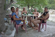 albanische Badegäste im Restaurant