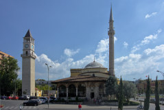 Vorschaubild dscRX030112_Tirana_-_Moschee_Et'hem_Beut_und_Uhrturm.jpg 