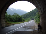 Vorschaubild dscf10289_trockener_Tunnel_Berge_Wolken.jpg 