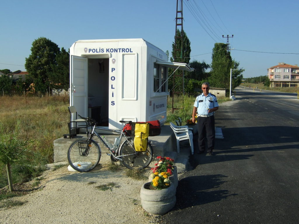 Skaliertes Bild dscf10537_freundlicher_Polizist_in_K_rklareli.jpg 