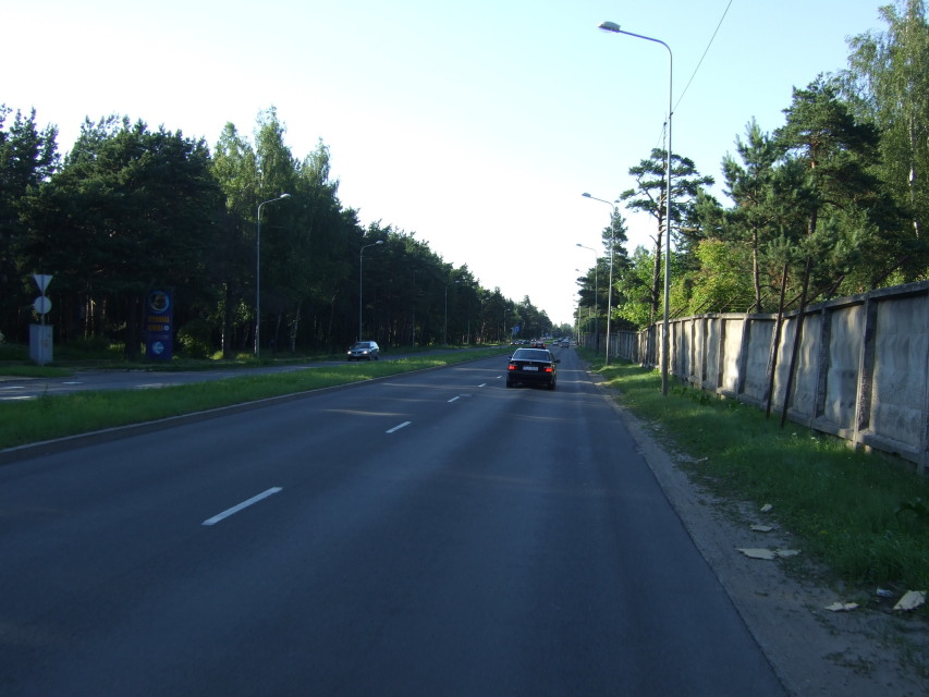 Skaliertes Bild dscf038914_Riga_schne_Strae_OSM_oneway_lanes2.jpg 