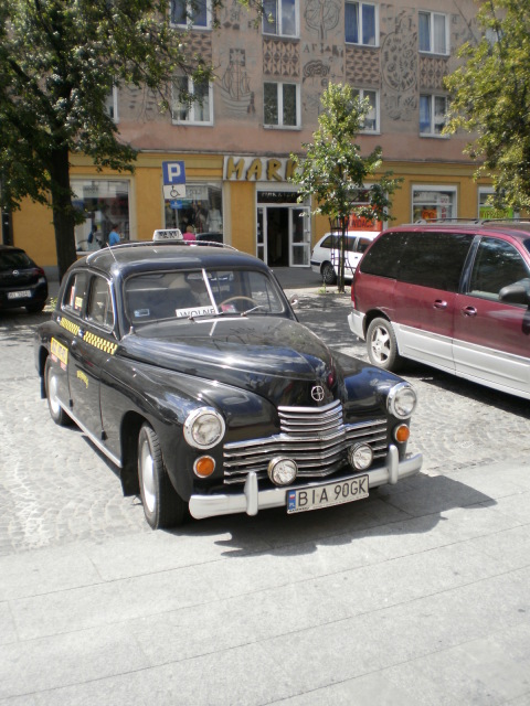 Skaliertes Bild p7100176_Biaystok_OldtimerTaxi.jpg 