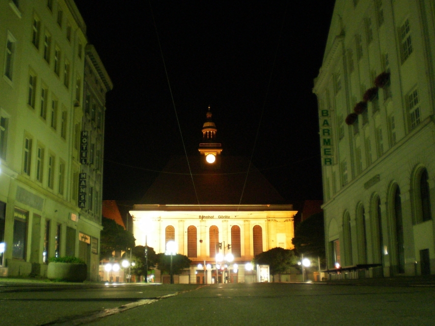 Skaliertes Bild p7151135_Bahnhof_Grlitz_bei_Nacht_rot_crop_.jpg 