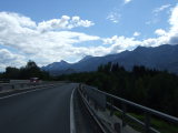 Vorschaubild dscf_F30-2_012852_Strasse_B83_und_Alpen.jpg 