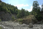 Vorschaubild dscRX009062_zerstoerte_Bruecke_im_felsigen_Tal_der_.jpg 