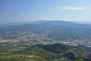 Fuß des Nemërçka-Dhëmbel-Gebirgszugs, Përmet, Vjosa und Berg Tabor mit Naturpark Parku Kombetar 'Bredhi Hotoves-Dangelli'