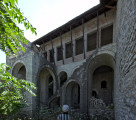 Vorschaubild dscRX013199-200_Gjirokastra-Kadare-Haus-von_innen_pano.jpg 