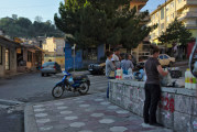 Vorschaubild dscRX013371_Gjirokastra-Milch_im_Strassenverkauf_ok.jpg 