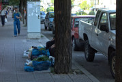 Vorschaubild dscRX013373_Gjirokastra-Strassenverkauf_von_Gemuese_und_Milch_ok.jpg 