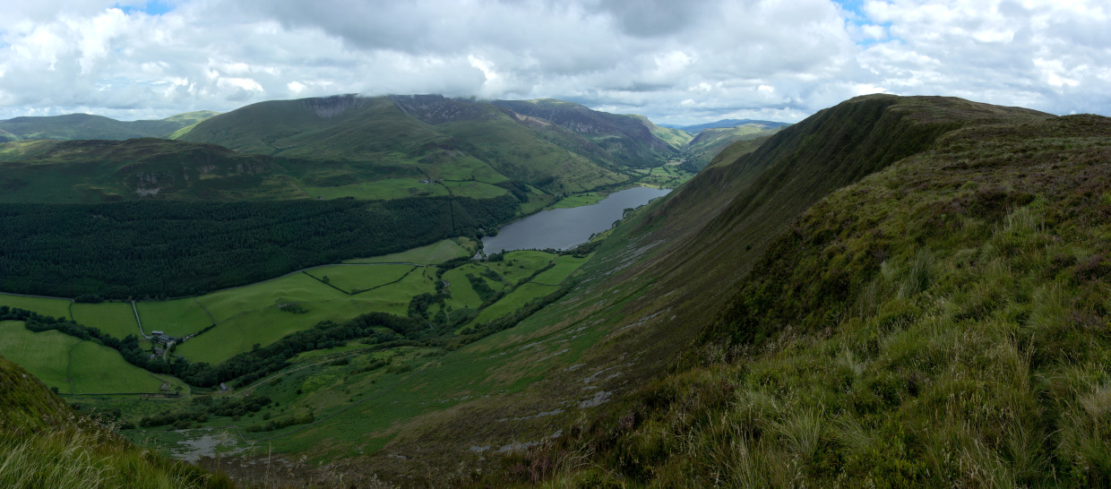 Skaliertes Bild dscRX034490-94_Tal_mit_See_Tal-y-Llyn_pano_2.jpg 