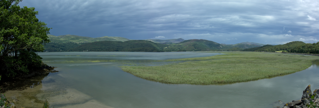 Skaliertes Bild dscRX034639-42_Muendungsgebiet_des_Afon_Mawddach_pano.jpg 