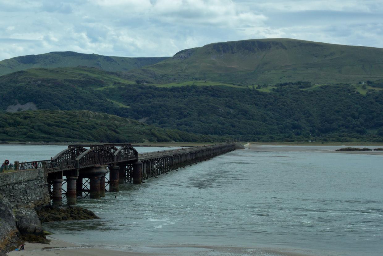 Skaliertes Bild dscRX034674_Holzbruecke_ueber_Afon_Mawddach.jpg 