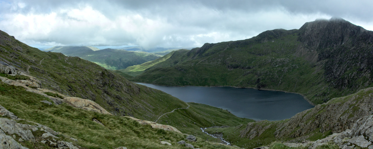 Skaliertes Bild dscRX035465-6_Snowdon_-_Bergsee_pano.jpg 