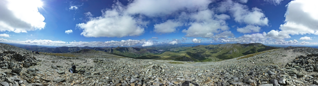 Skaliertes Bild dscRX035719-42_Carnedd_Dafydd_-_Gipfelpanorama.jpg 