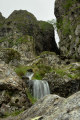 Bild: kleiner Wasserfall in Steilwand